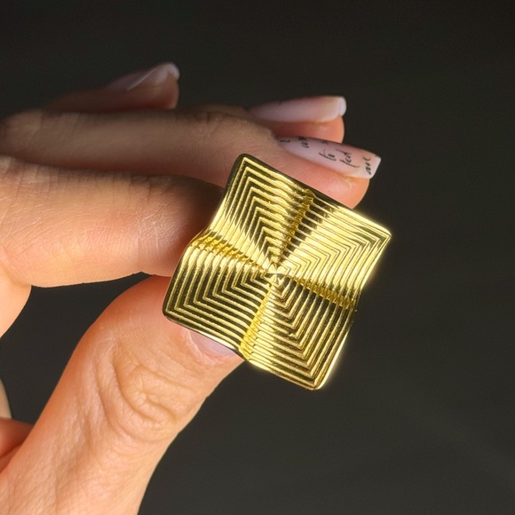 New Golden Swirl Studs - Picture 7 of 9